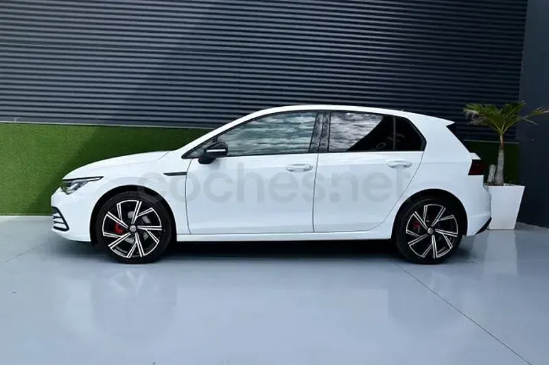 Usado VW Golf VIII Life 116 CV (85 kW) 2024 Blanco Berlina