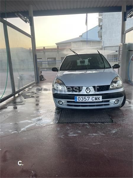 Gris / plata Usado 2003 Renault Clio II Privilege Berlina | 1500 € (Precio justo) - Imagen 1/4
