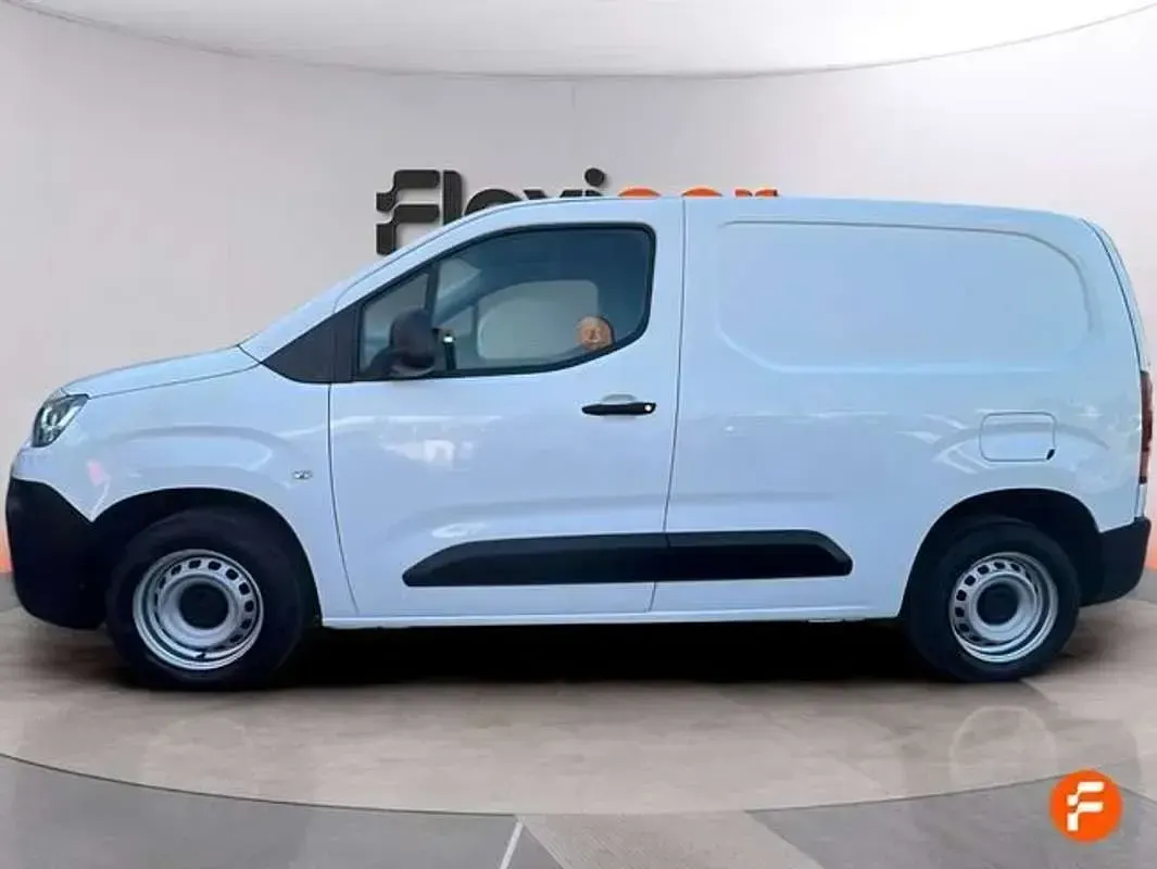 Usado Citroën Berlingo Feel 102 CV (75 kW) 2021 Blanco Monovolumen