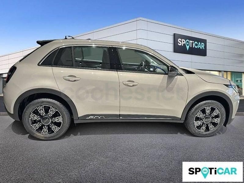 Nuevo Fiat 600 Pop 110 CV (80 kW) 2025 Beige SUV