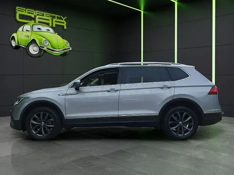 Usado VW Tiguan Allspace Life 150 CV (110 kW) 2022 Gris / plata SUV