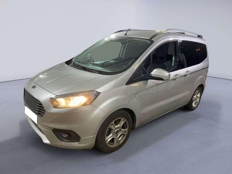 Usado Ford Tourneo Trend 102 CV (75 kW) 2018 Gris Van