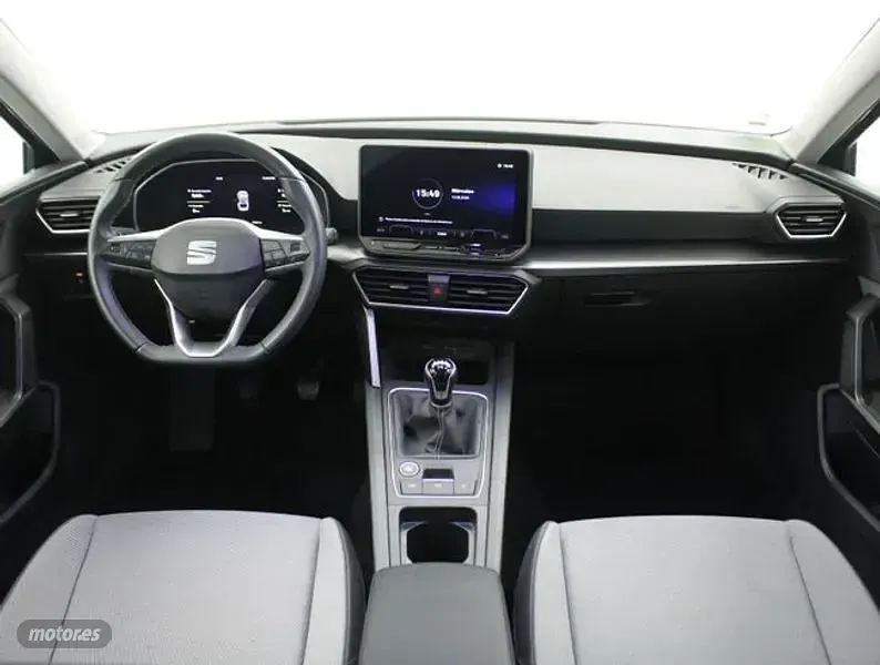 Usado Seat Leon Style 116 CV (85 kW) 2025 Gris Berlina
