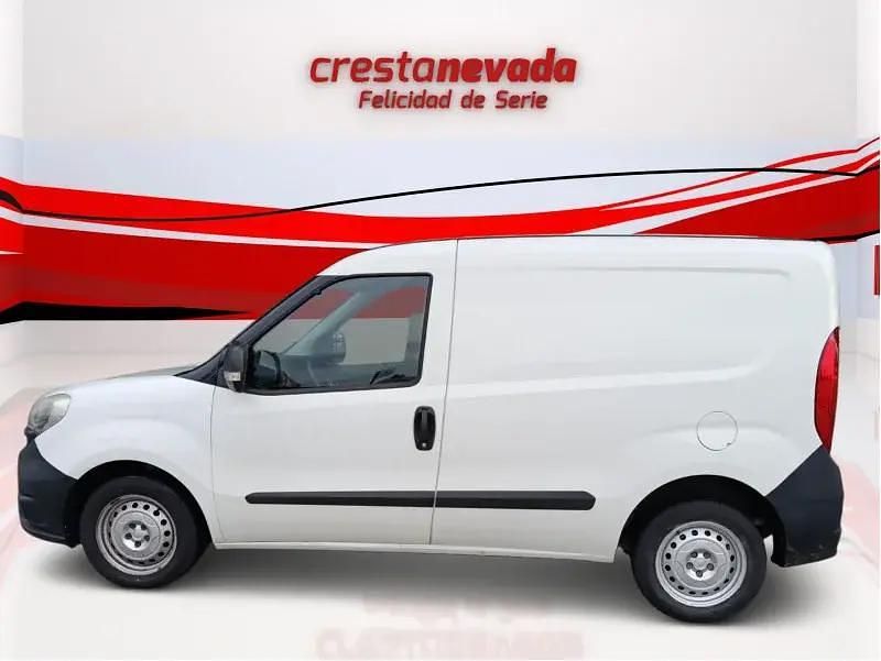 Usado Fiat Doblò 90 CV (66 kW) 2017 Blanco Monovolumen