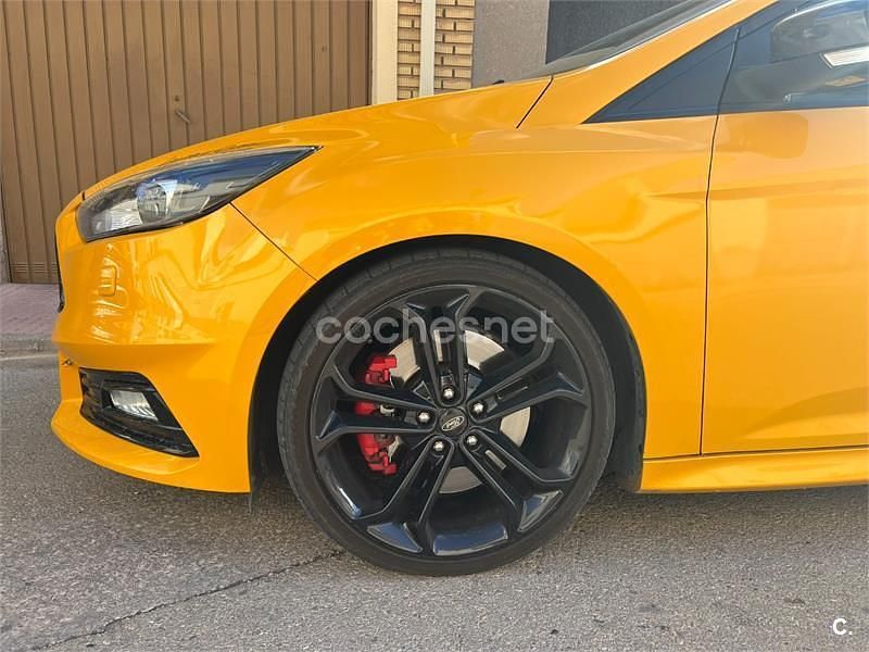 Usado Ford Focus ST 250 CV (183 kW) 2015 Amarillo Berlina
