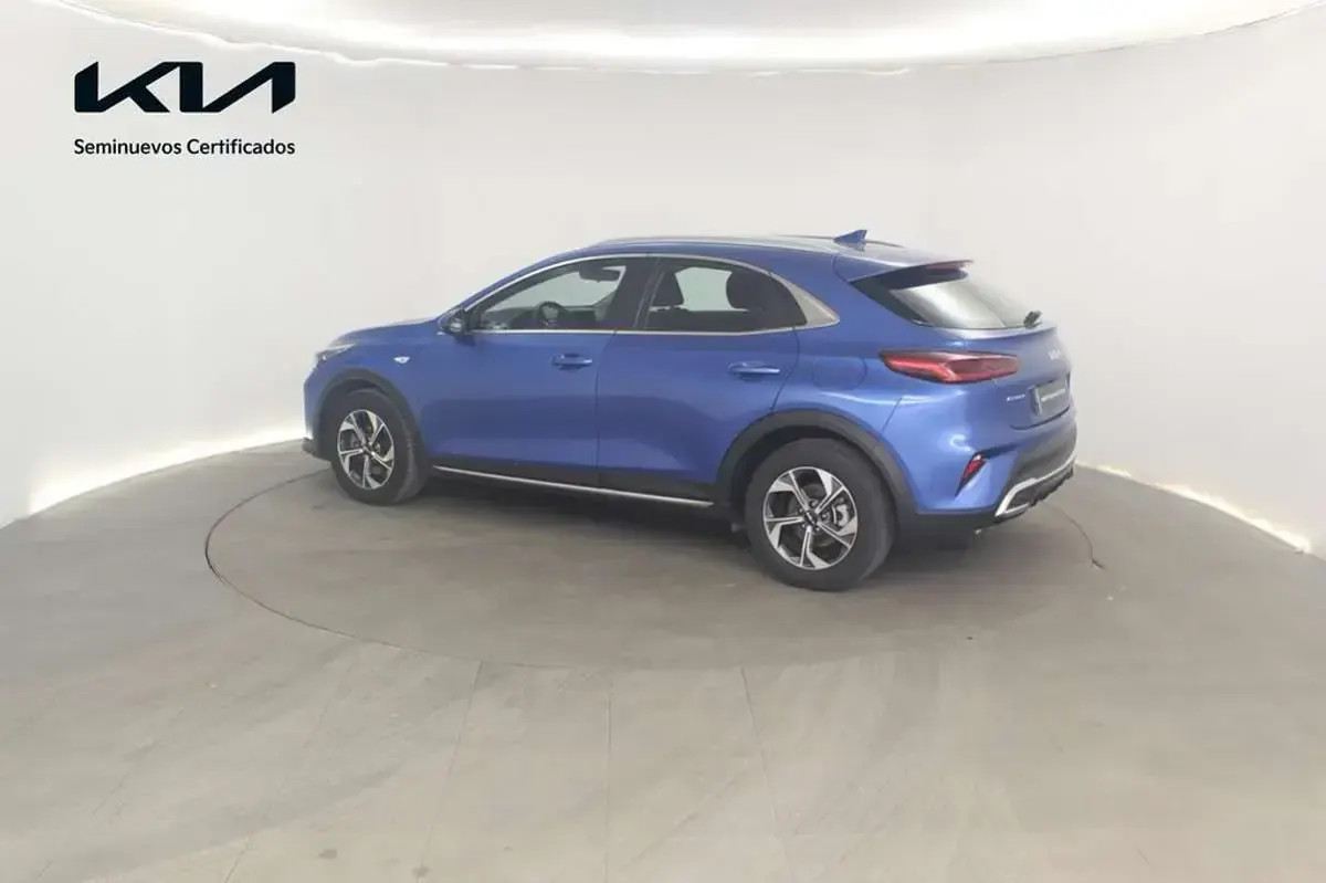 Usado Kia XCeed 101 HP (74 kW) 2025 Azul SUV