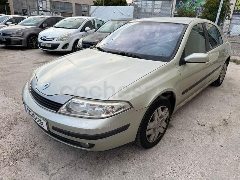 Usado Renault Laguna II Expression 110 CV (80 kW) 2002 Gris / plata Berlina