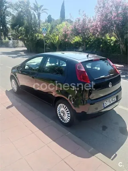 Usado Fiat Punto Pop 75 CV (55 kW) 2011 Negro Utilitario