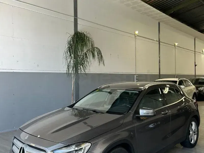 Usado Mercedes GLA220 AMG Edition 1 170 CV (125 kW) 2014 Gris / plata SUV
