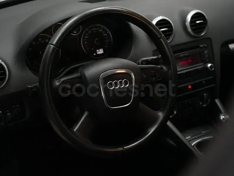 Usado Audi A3 Attraction 125 CV (91 kW) 2009 Gris / plata Utilitario
