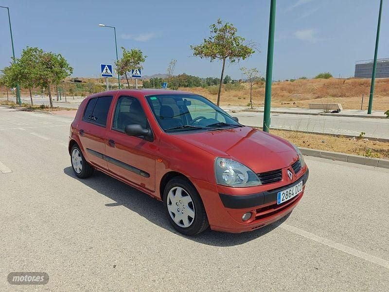 Usado Renault Clio II Expression 80 CV (58 kW) 2004 Granate Berlina
