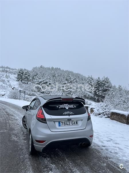 Usado Ford Fiesta Sport 120 CV (88 kW) 2010 Gris / plata Berlina
