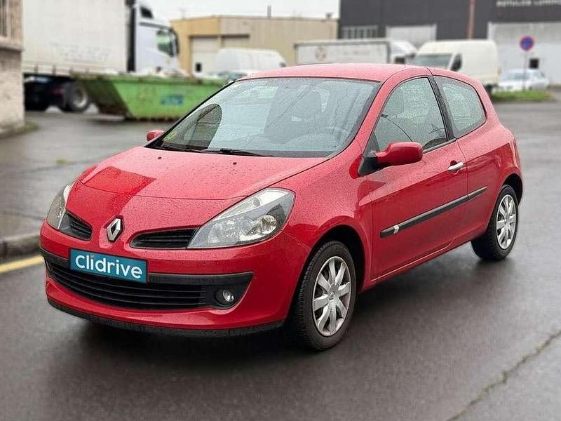 Usado Renault Clio II Authentique 86 CV (63 kW) 2007 Rojo Berlina