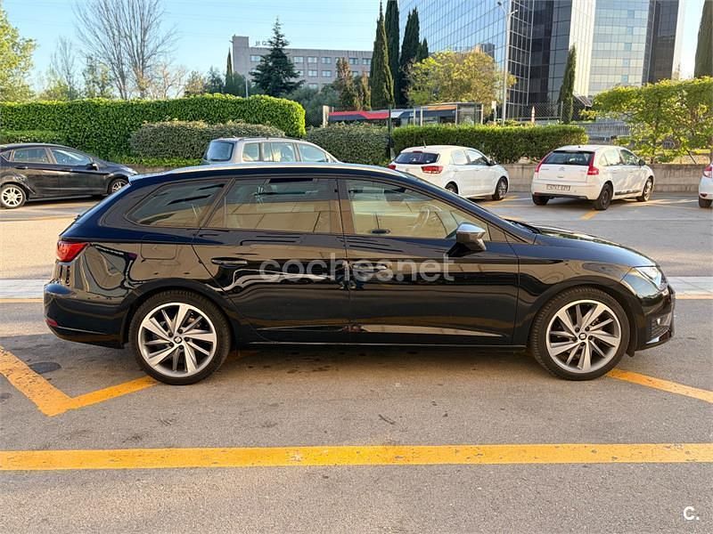 Käytetty Seat Leon ST FR 150 HP (110 kW) 2016 Musta Farmari