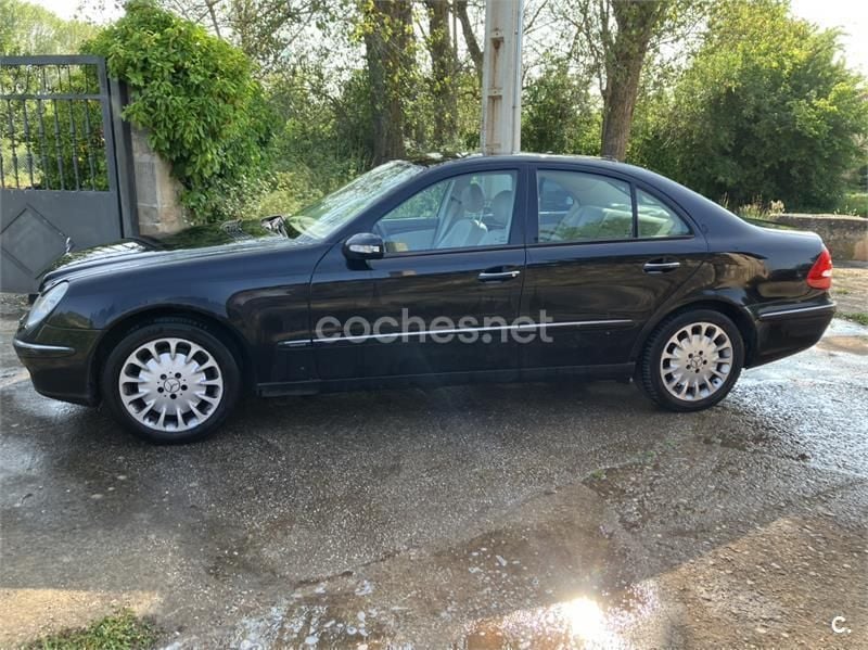 Usado Mercedes E500 Elegance 306 CV (225 kW) 2003 Negro Berlina