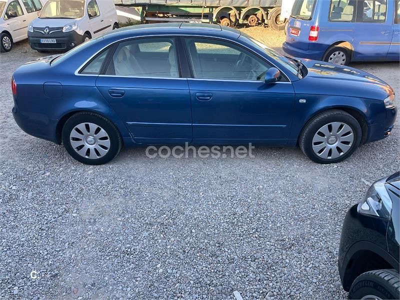 Usado Audi A4 140 CV (102 kW) 2006 Azul Berlina