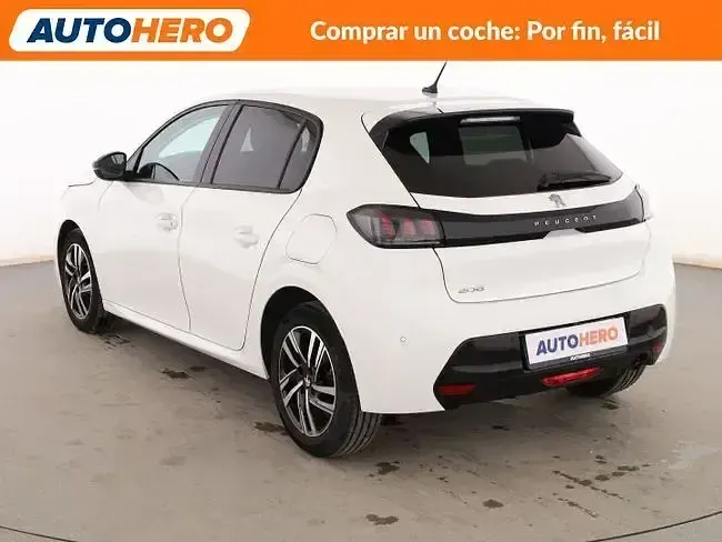 Usado Peugeot 208 Allure 101 CV (74 kW) 2023 Blanco Utilitario