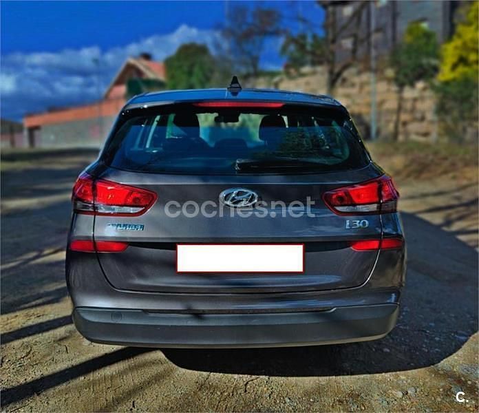 Usado Hyundai i30 110 CV (80 kW) 2017 Gris / plata Familiar