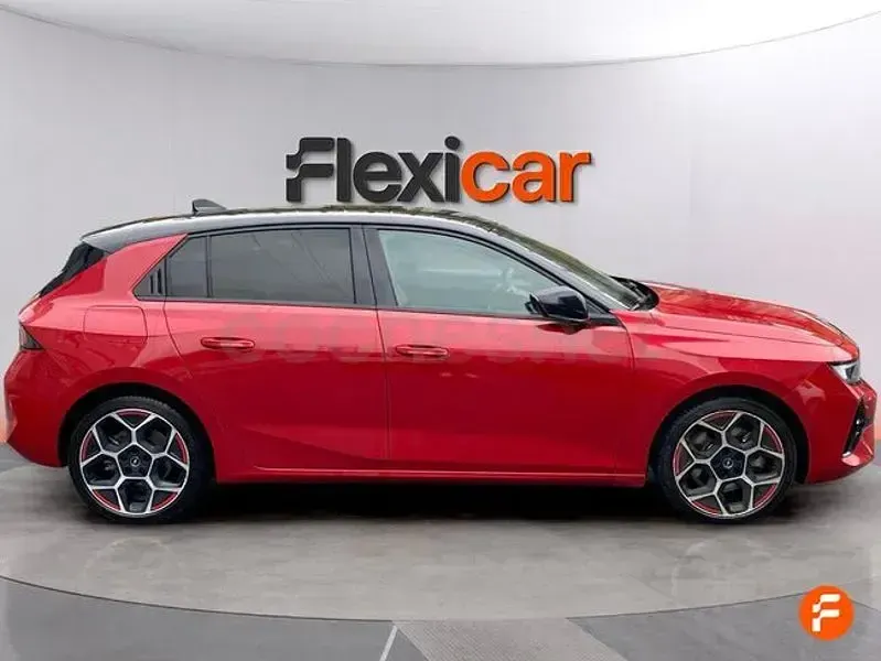 Usado Opel Astra GS Line 181 CV (133 kW) 2022 Granate Utilitario