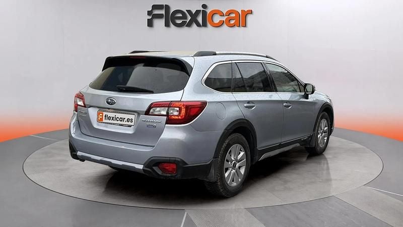 Usado Subaru Outback 150 CV (110 kW) 2017 Gris Familiar