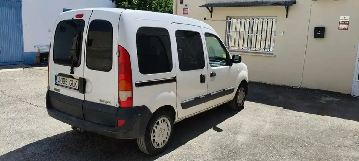 Usado Renault Kangoo Expression 80 CV (58 kW) 2009 Blanco Van