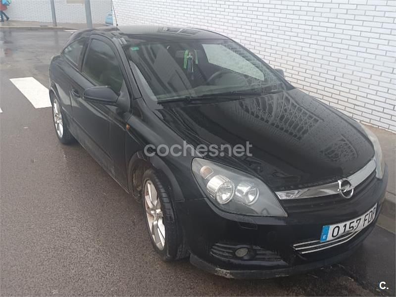 Usado Opel Astra GTC Sport 100 CV (73 kW) 2006 Negro Berlina