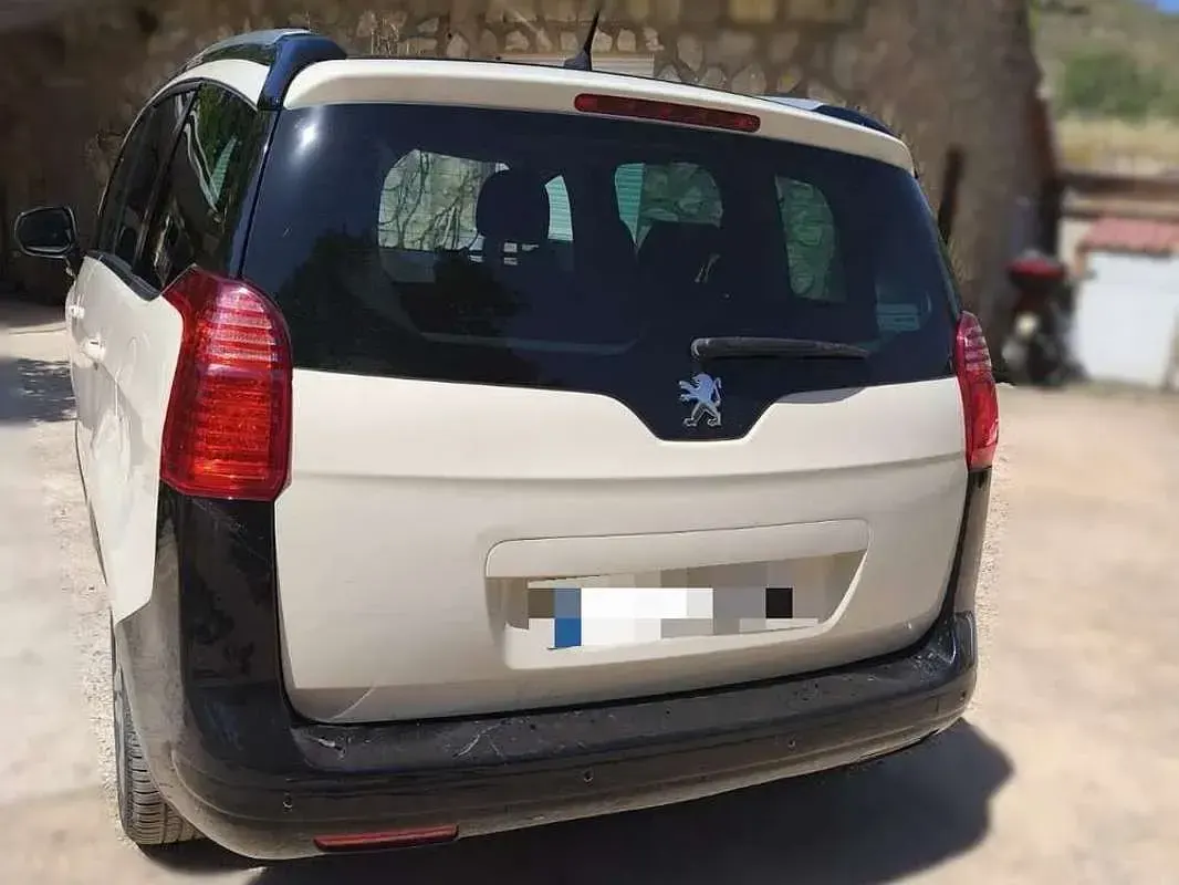 Usado Peugeot 5008 Allure 163 CV (119 kW) 2013 Beige Monovolumen
