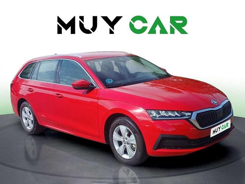 Usado Skoda Octavia Ambition 116 CV (85 kW) 2021 Rojo Familiar