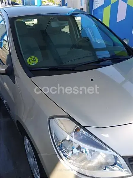 Usado Renault Clio II Expression 85 CV (62 kW) 2006 Beige Berlina