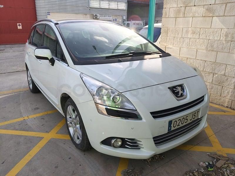 Usado Peugeot 5008 Allure 115 CV (84 kW) 2013 Blanco Monovolumen