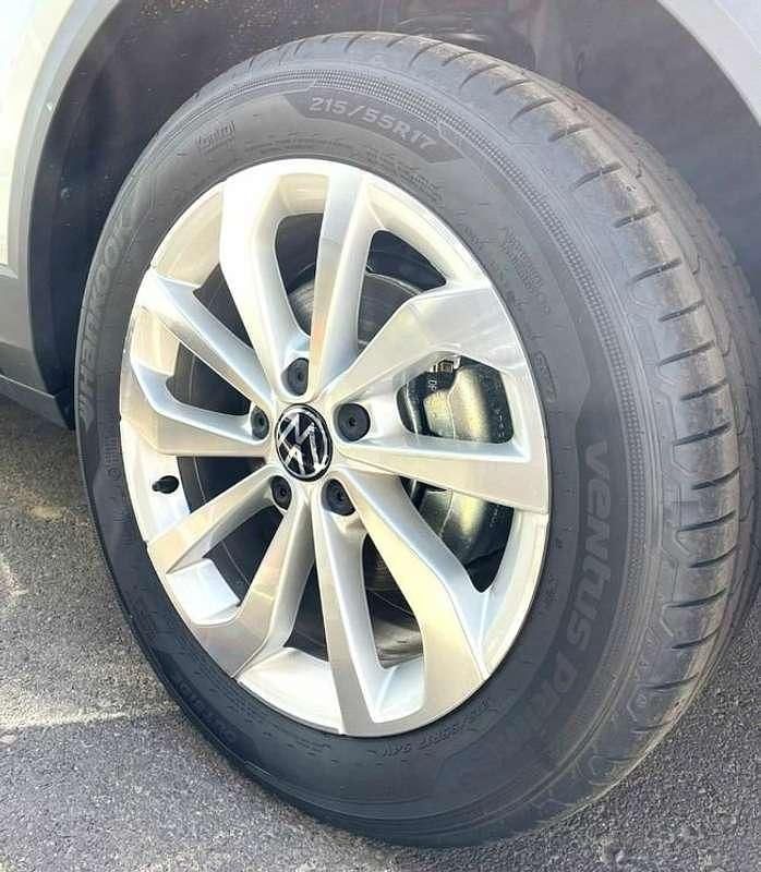 Usado VW T-Roc 116 CV (85 kW) 2025 Gris SUV