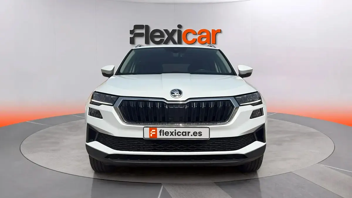 Usado Skoda Karoq Ambition 150 CV (110 kW) 2023 Blanco SUV
