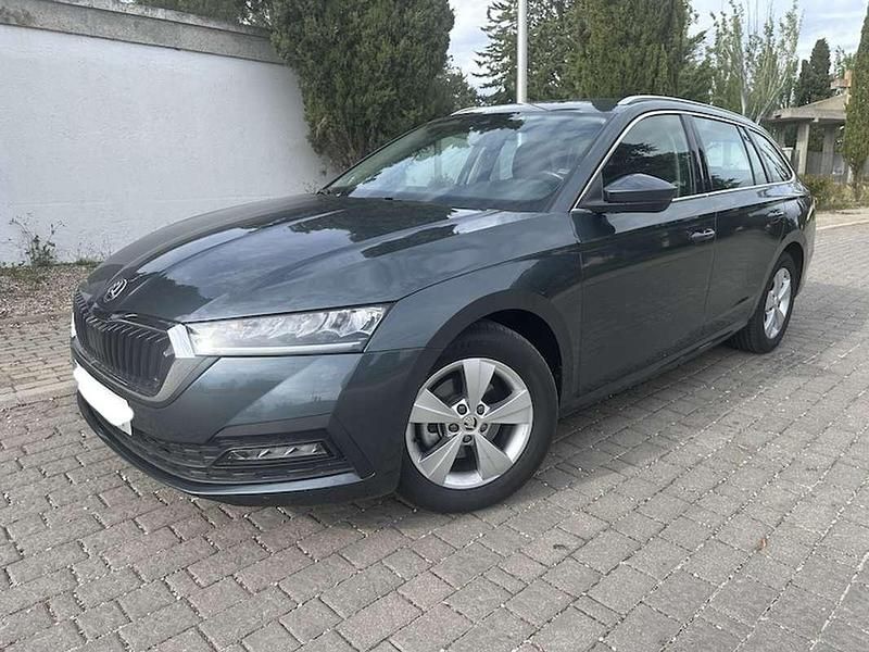 Usado Skoda Octavia Ambition 150 CV (110 kW) 2021 Gris Familiar