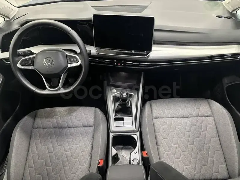 Nuevo VW Golf VIII 115 CV (84 kW) 2025 Gris / plata Berlina