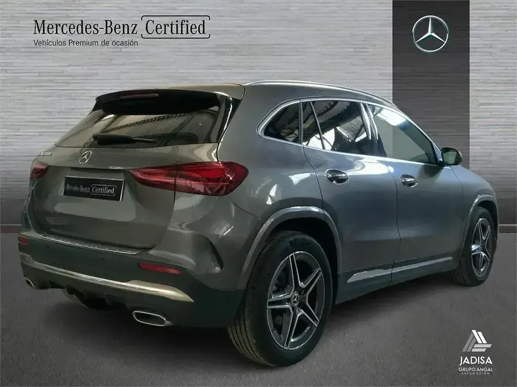 Usado Mercedes GLA200 150 CV (110 kW) 2025 Gris SUV