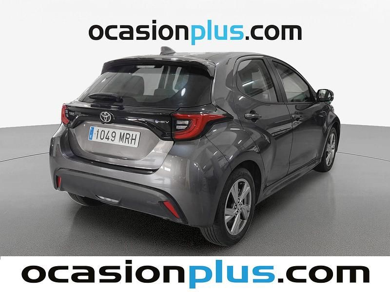 Usado Toyota Yaris Hybrid Active 116 CV (85 kW) 2024 Blanco Berlina