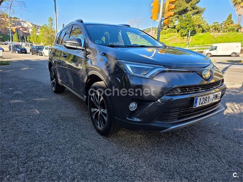 Usado Toyota RAV4 Advance 124 CV (91 kW) 2014 Gris / plata SUV