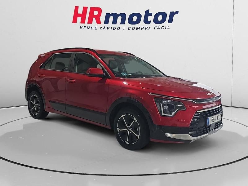Rojo Usado 2025 Kia Niro SUV | 27.990 € (Un poco caro) - Imagen 1/4