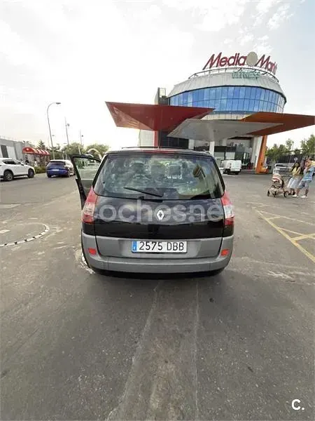 Usado Renault Scénic II Privilege 115 CV (84 kW) 2004 Negro Monovolumen