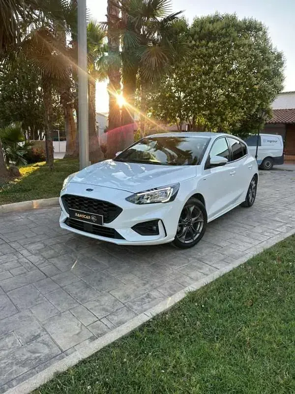 Usado Ford Focus ST-Line 120 CV (88 kW) 2021 Blanco Utilitario