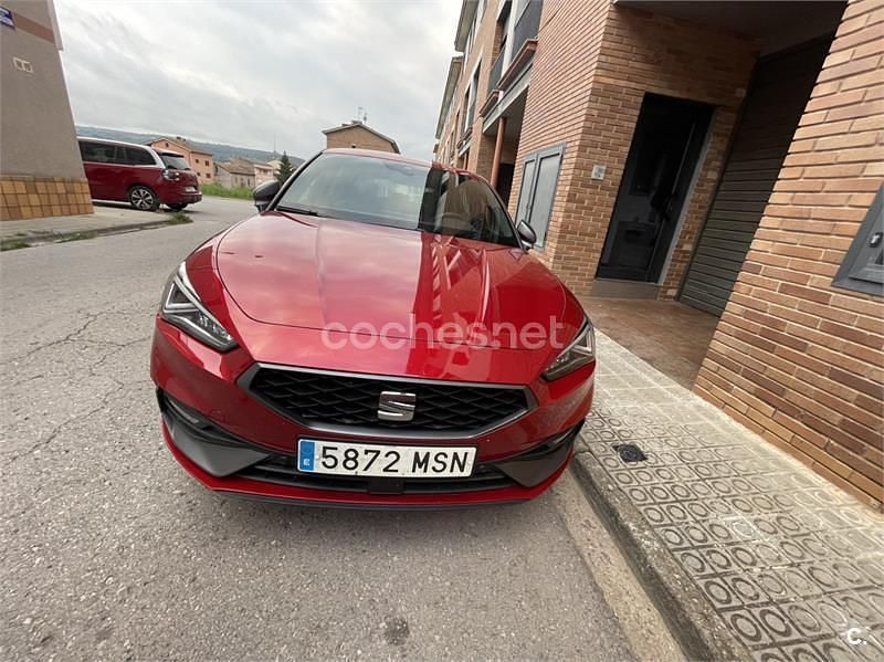 Rojo Usado 2024 Seat Leon FR Berlina | 26.500 € (Precio justo) - Imagen 1/4