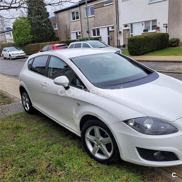 Usado Seat Leon Style 105 CV (77 kW) 2010 Blanco Utilitario