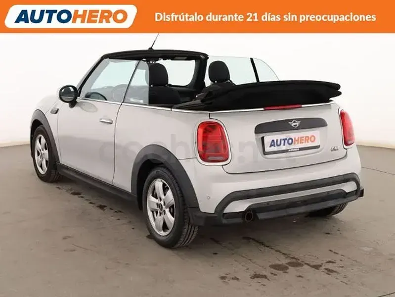 Usado Mini One Cabriolet 102 CV (75 kW) 2022 Gris / plata Descapotable