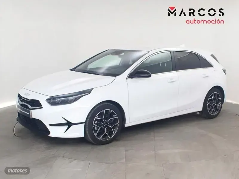 Usado Kia Ceed Style 100 CV (73 kW) 2025 Blanco Utilitario