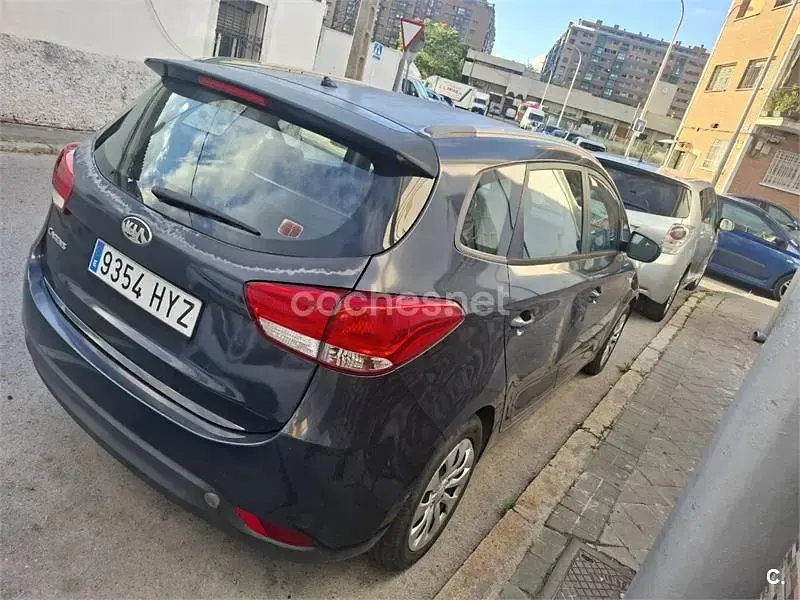 Używany Kia Carens 135 KM (99 kW) 2014 Niebieski Minivan