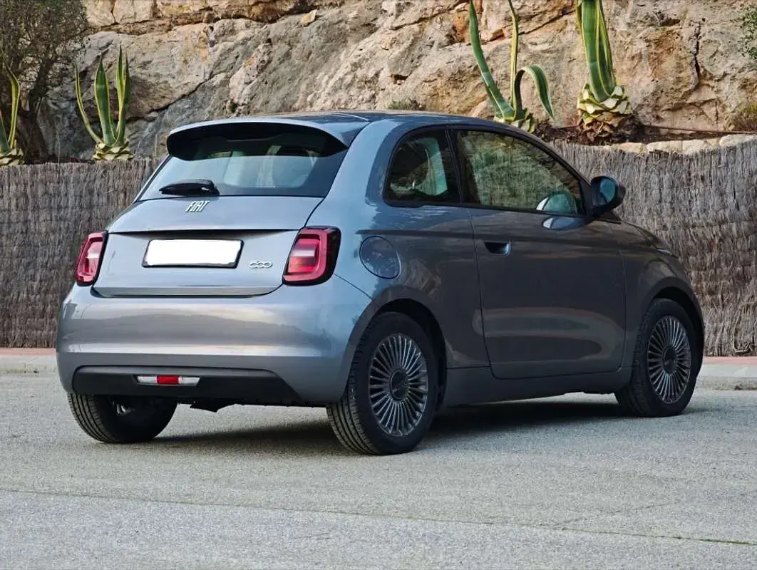 Usado Fiat 500e Icon 86 kW (118 CV) 2022 Gris Descapotable