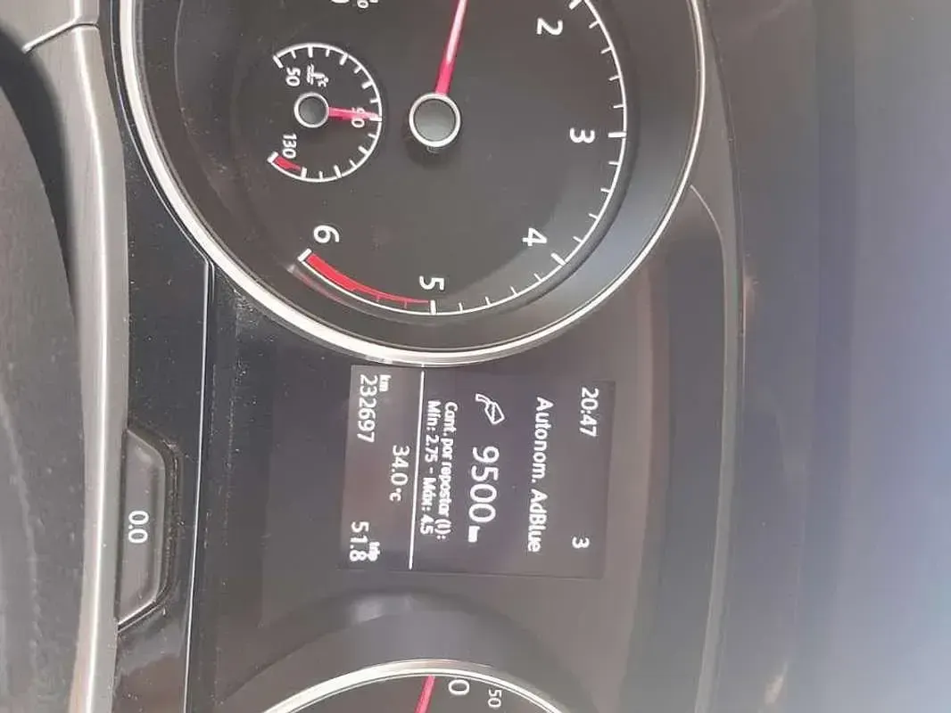 Usado VW Touran Advance 122 CV (89 kW) 2021 Gris Monovolumen