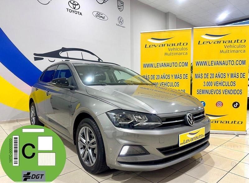 Usado VW Polo Advance 95 CV (69 kW) 2021 Gris Utilitario