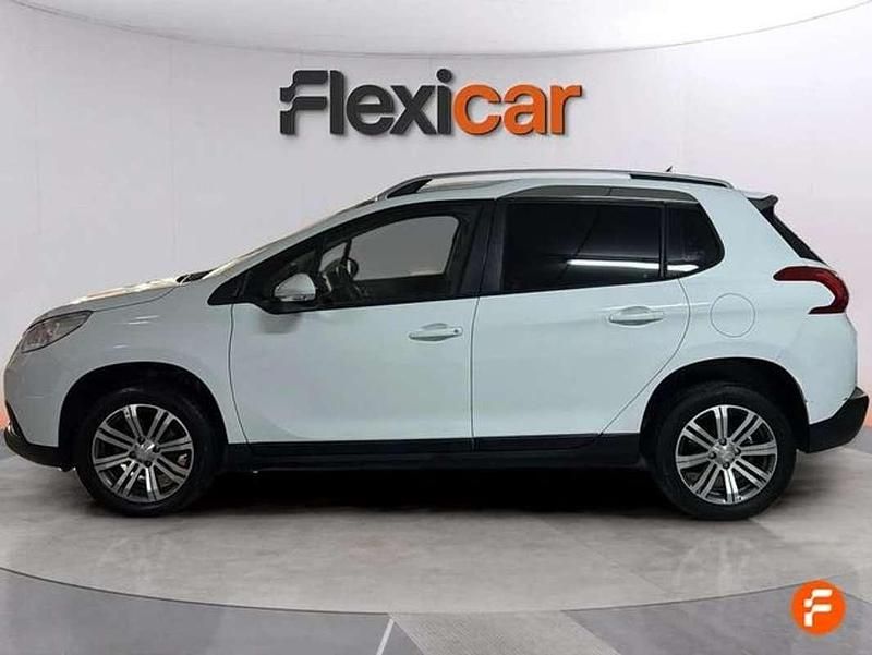 Usado Peugeot 2008 Active 100 CV (73 kW) 2015 Blanco SUV