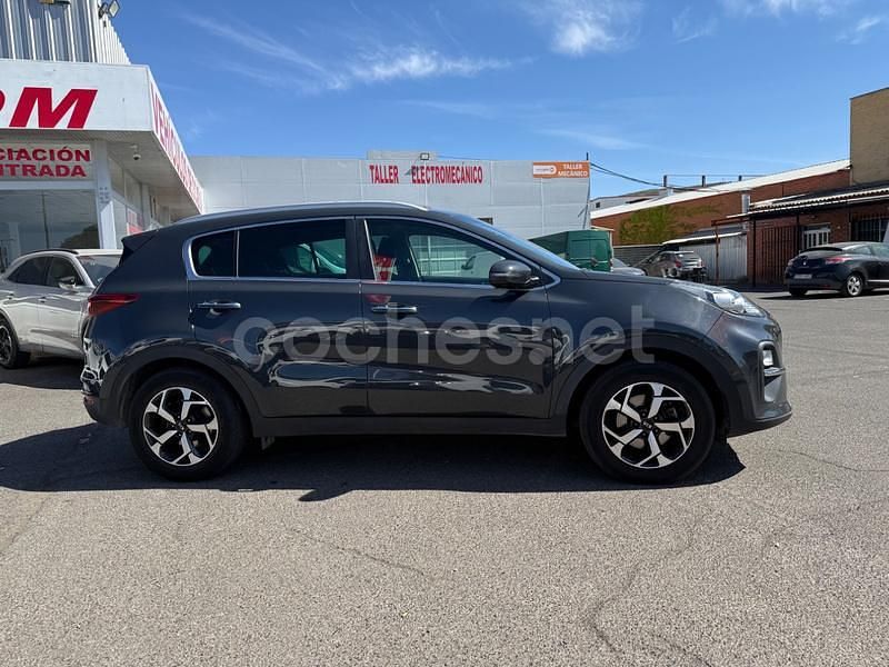 Usado Kia Sportage 136 CV (100 kW) 2021 Gris / plata SUV